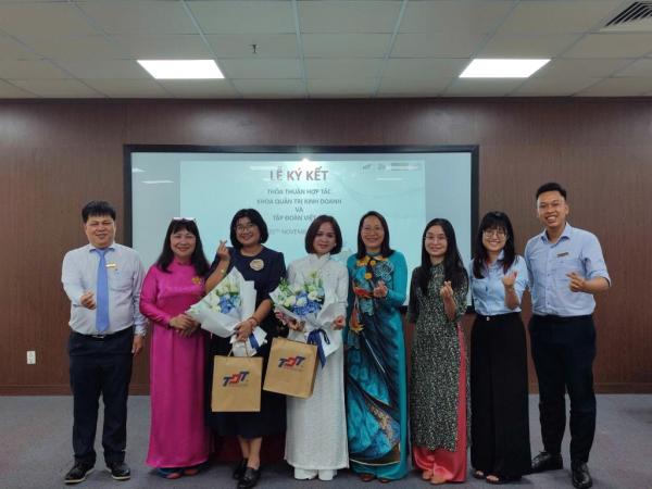 Lễ ký kết thỏa thuận hợp tác MOU giữa Khoa Quản trị kinh …